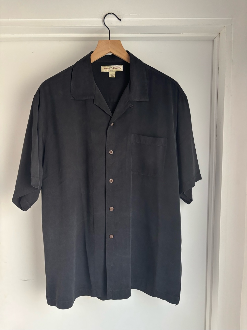 Tommy Bahama 100% Silk Black Short-Sleeve Button-Up Shirt